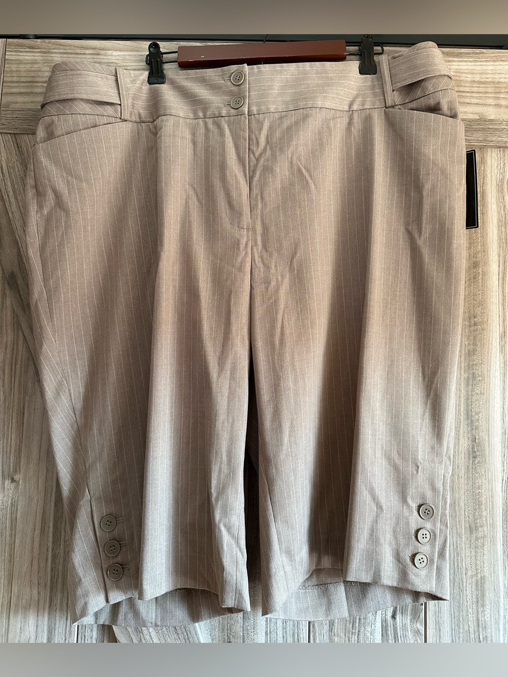 NWT Lane Bryant City Short Size 22W Beige White Stripe Preppy